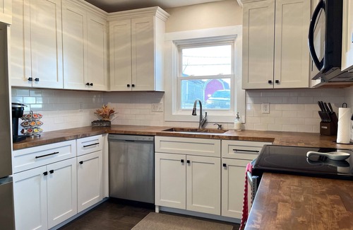 Washington House | King Beds, Family & Pet Friendly