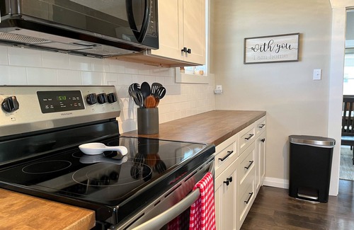 Washington House | King Beds, Family & Pet Friendly
