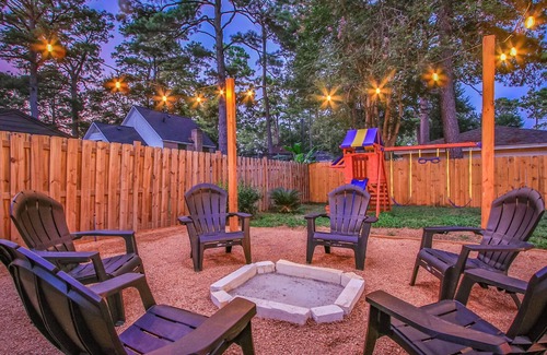 Klein House | King Beds Game Lounge Fire Pit Movie Under Stars