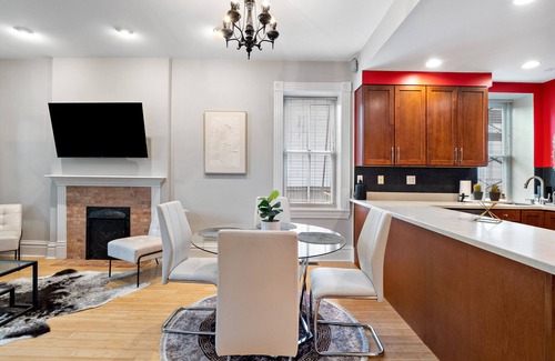 Central West End Apartment | King Beds, Grove, Walkable to Forest Park, BJC, Pet friendly