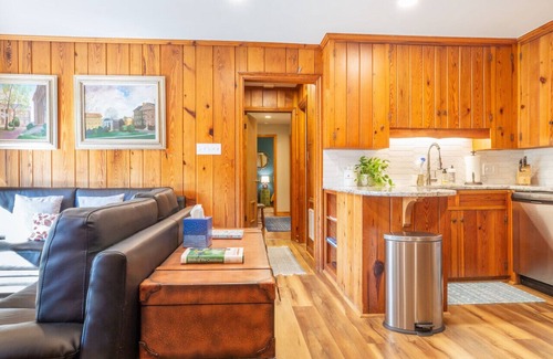 Chapel Hill Apartment | King Beds, hiking trail, swimming, fishing