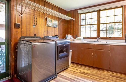 Chapel Hill Apartment | King Beds, hiking trail, swimming, fishing
