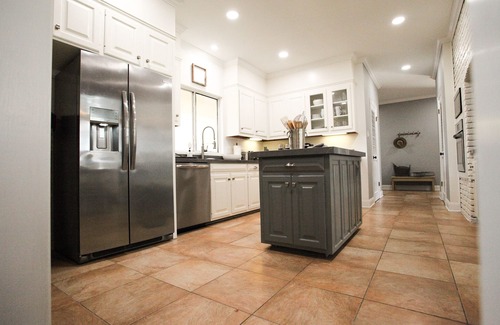 South Baton Rouge House | King Beds, Washer/Dryer Onsite - Southern Living & Luxury - 10 miles from LSU