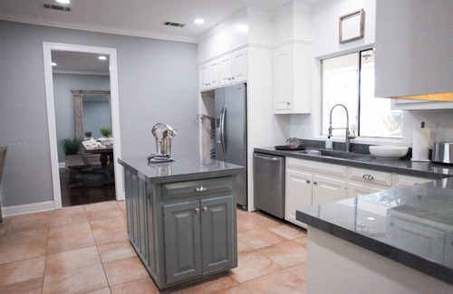 South Baton Rouge House | King Beds, Washer/Dryer Onsite - Southern Living & Luxury - 10 miles from LSU