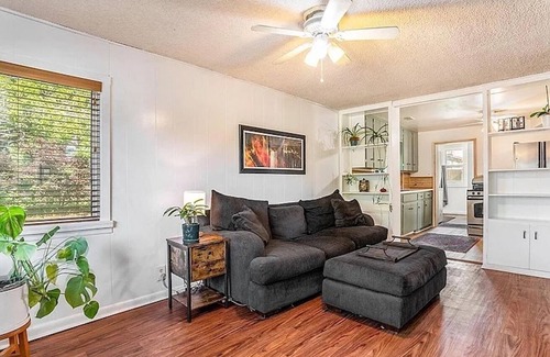 Northeast Park Hill Cottage | King Cottage, charming, pet-friendly, 2-bedroom/bath in Denver, Park Hill