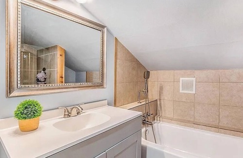 Northeast Park Hill Cottage | King Cottage, charming, pet-friendly, 2-bedroom/bath in Denver, Park Hill