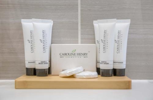 Cambridge Hotel | King Deluxe Ensuite with Shower-Bath and Courtyard View - Fawcett