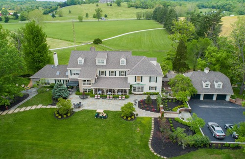 Paoli House | King Estate Suite w/His & Hers Bathrooms at Blueberry Hill Estate