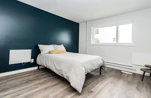 Clairmont Apartment | King Exec Urban Lofts Suite Modern and Trendy!