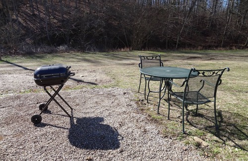 Mount Ida Apartment | King Guest Room located at the Joplin Inn at the entrance to Mountain Harbor, just 2 1/2 miles from Lake Ouachita. by RedAwning