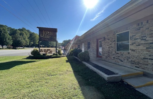 Mount Ida Apartment | King Guest Room located at the entrance to Mountain Harbor just 2 1/2 miles from Lake Ouachita. by RedAwning