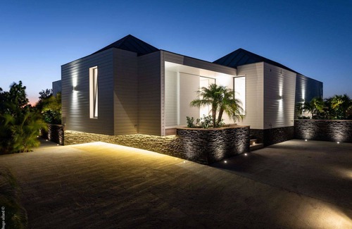 Public Villa | King Gustaf (1/2 Rooms)