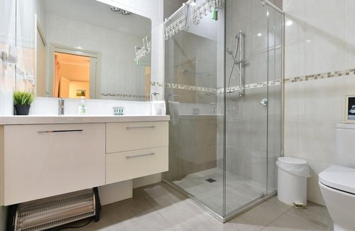 Pokolbin Apartment | King II - you can honestly walk to Bimbadgen and Hope Estate concerts