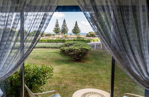 Naracoopa Cottage | King Island Accommodation Cottages