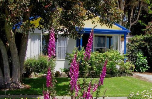 Naracoopa House | King Island Accommodation Cottages