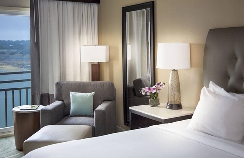 Lakeway Hotel | King Lakeview at Lakeway Resort & Spa, Pool, Pets Allowed!