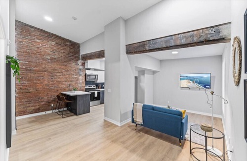 Peterborough Apartment | King Loft Vaulted Ceilings DT Peterborough