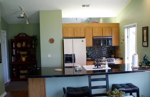 Cedar Condo | King master suite in Wine Country