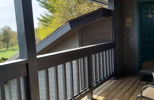 Cedar Condo | King master suite in Wine Country
