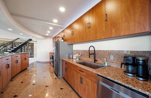 Cheyenne Canyon House | King of the mountain sleeps 12