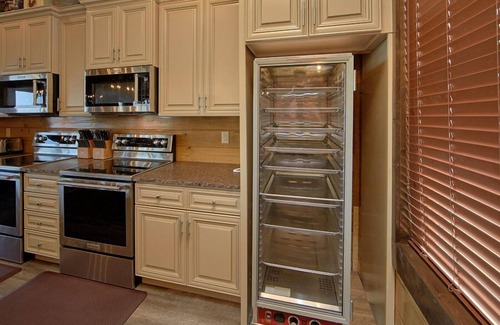 Gatlinburg - Pigeon Forge Cabin | King of the Mountain | 18BR Lodge w/Indoor Pool, Theater, Game Room, Sleeps 84