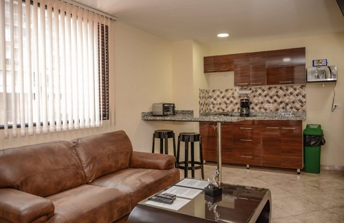 Astorga Apartment | King One bedroom AC HOT TUB ELEVATOR 2 Flat screens