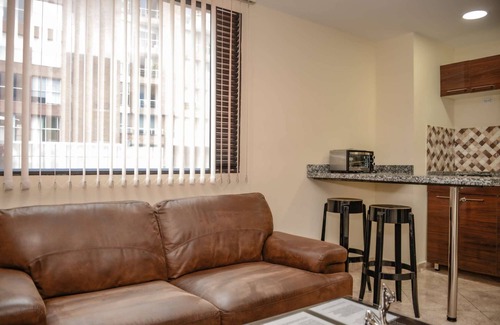 Astorga Apartment | King One bedroom AC HOT TUB ELEVATOR 2 Flat screens