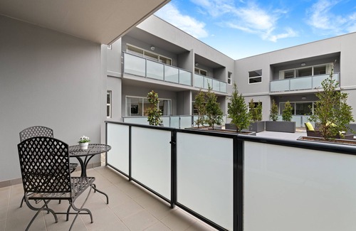 Burwood Apartment | King One Bedroom Executive Apartment