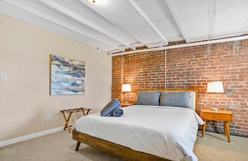 Shelby Park Apartment | KING Penthouse Sleep8 4Bed 3BR 2BA Swepson Loft