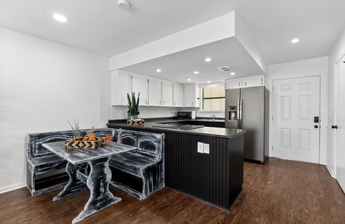 New Braunfels House | King & Queen Bed - Guadalupe Hip Haven - Near downtown New Braunfels!