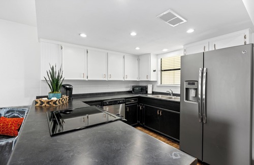 New Braunfels House | King & Queen Bed - Guadalupe Hip Haven - Near downtown New Braunfels!