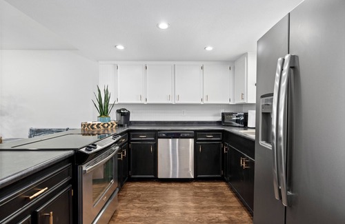 New Braunfels House | King & Queen Bed - Guadalupe Hip Haven - Near downtown New Braunfels!