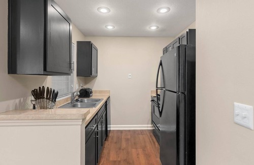 Easton Apartment | King | Queen bedroom w/Balcony Near Easton