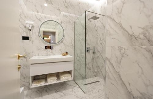 Mbrostar-Urë Hotel | King & Queen Boutique Hotel
