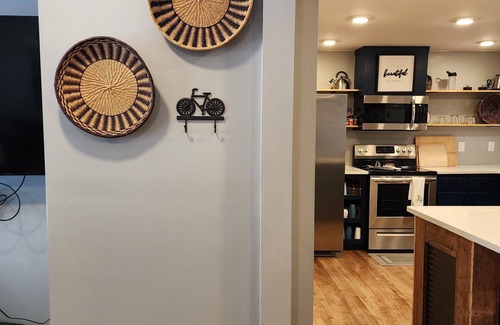 Damascus House | King & Queen Master Suites -3 Full Bathrooms -1 Mile to Town -30 Mins to Bristol