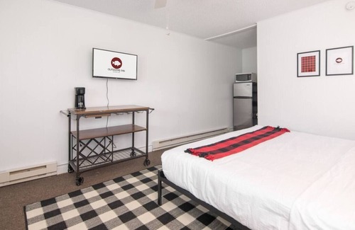 Balsam Lake Apartment | King Room 11 Outdoors Inn -Balsam Lake Upstairs