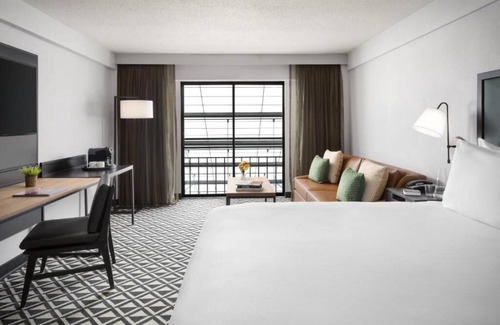 Brookline Hotel | King Room at Arcadian Hotel! Close to The Museum of Fine Arts, Boston