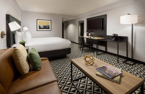 Brookline Hotel | King Room at Arcadian Hotel! Close to The Museum of Fine Arts, Boston