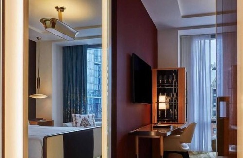 Rush and Division House | King Room at The Viceroy Chicago, Pet-Friendly, Rooftop Pool!