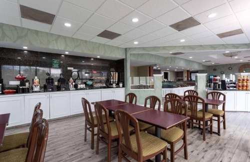 Altamonte Springs Apartment | King Room Near Skyra Studios ORL