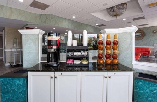 Altamonte Springs Apartment | King Room Near Skyra Studios ORL