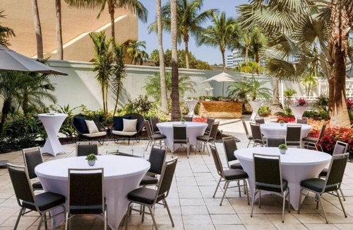 Ojus Apartment | King Room Near Aventura Square MIA