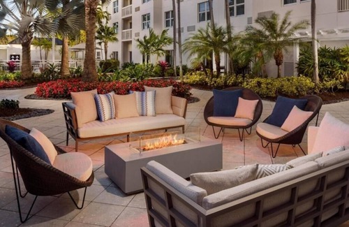 Ojus Apartment | King Room Near Aventura Square MIA