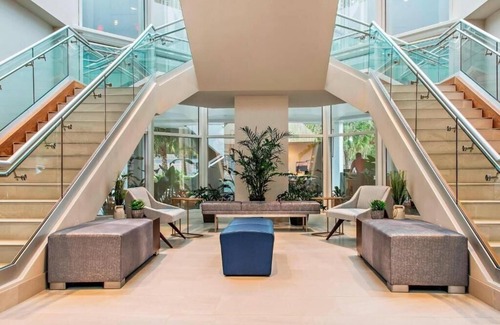 Callahan Apartment | King Room Near Bob Carr Theater ORL