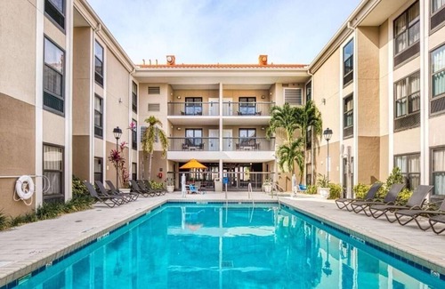 Orlando Apartment | King Room Near Florida Realty Investments ORL