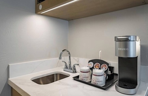 Lake Dot Apartment | King Room Near Scandalous Artistry Salon ORL