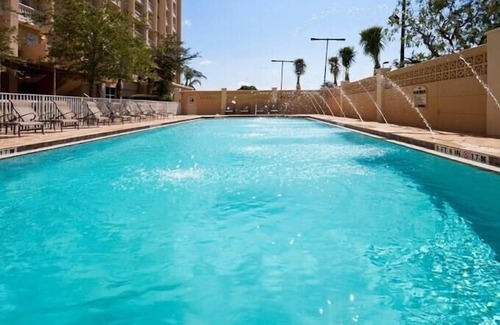 Lake Dot Apartment | King Room Near Scandalous Artistry Salon ORL