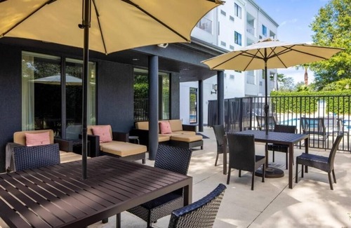 Fairvilla Apartment | King Room Near UKG Inc ORL