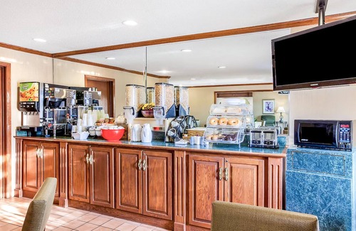 La Crosse Hotel | King Room Non-Smoking