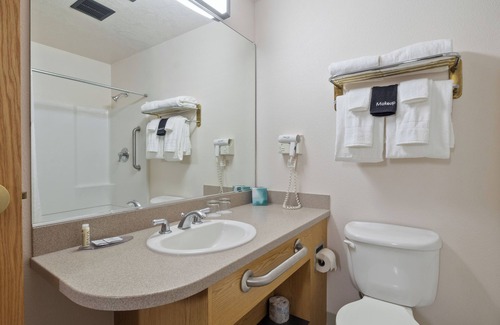 North Bonneville Resort | King Room with Courtyard View